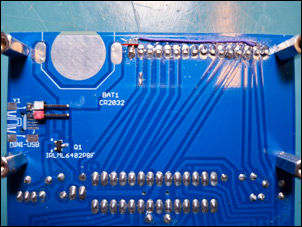 ET-58 - úprava pro spínání podsvícení (červeně označeo proškrábnutí původní desty na PCB)